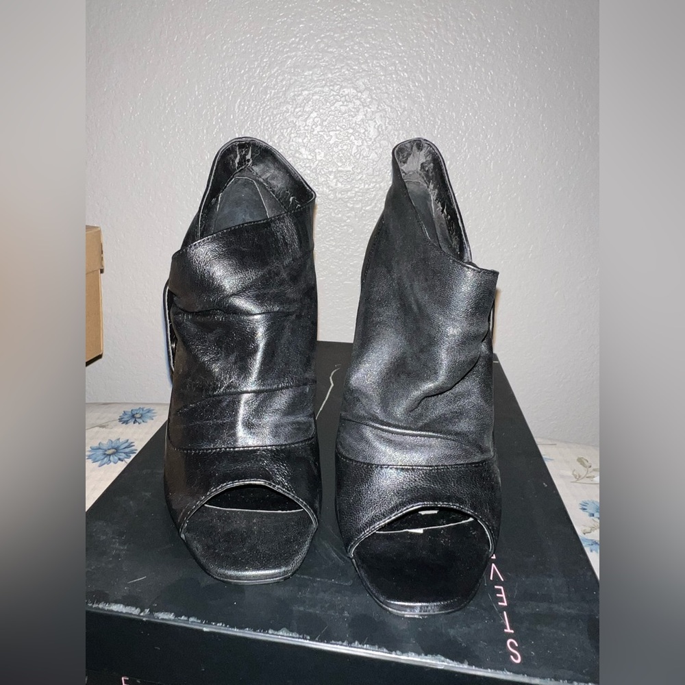 Black Leather Steve Madden bootie